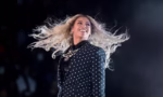 Accidente en concierto de Beyoncé en Houston: Casi cae del auto volador