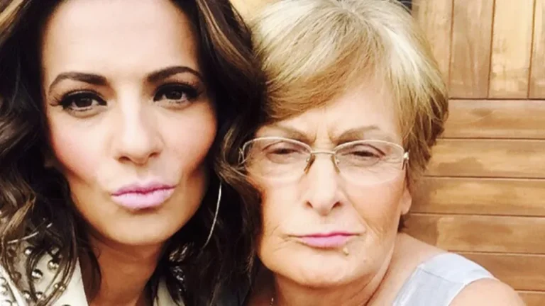Cecilia Galliano anuncia la muerte de su madre en vivo