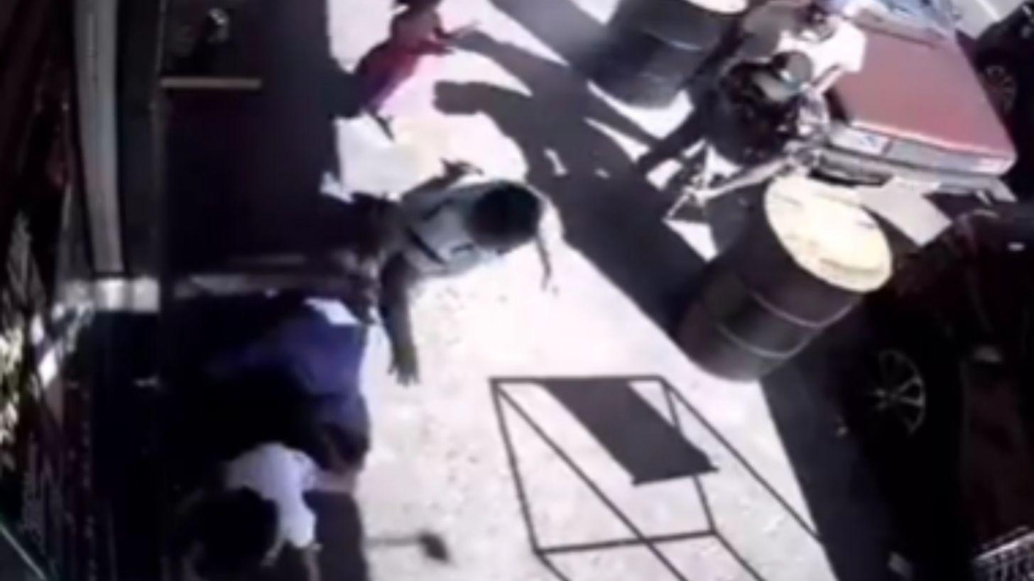 Padre baleado frente a sus hijas recibe al menos 11 balazos