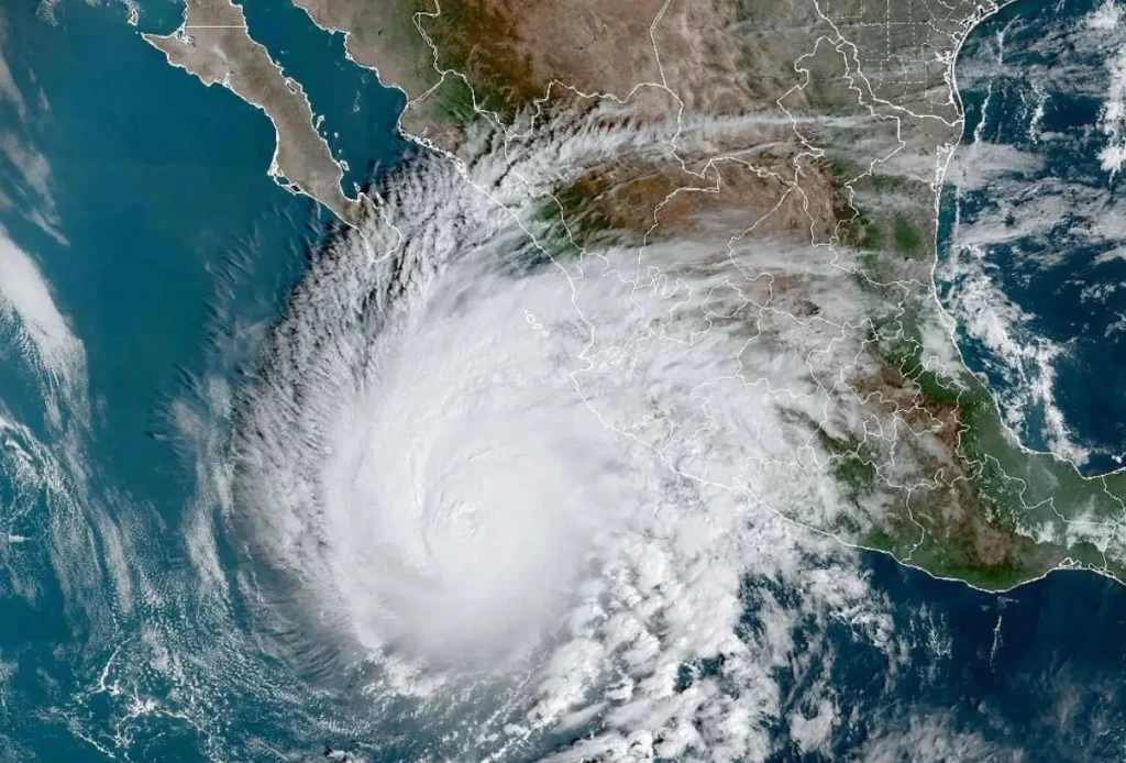 Huracán Cosme, Conagua, SMN, Océano Pacífico, Baja California, huracán, temporada de huracanes, seguridad, prevención, kit de emergencia, evacuación