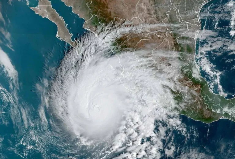 Huracán Cosme, Conagua, SMN, Océano Pacífico, Baja California, huracán, temporada de huracanes, seguridad, prevención, kit de emergencia, evacuación