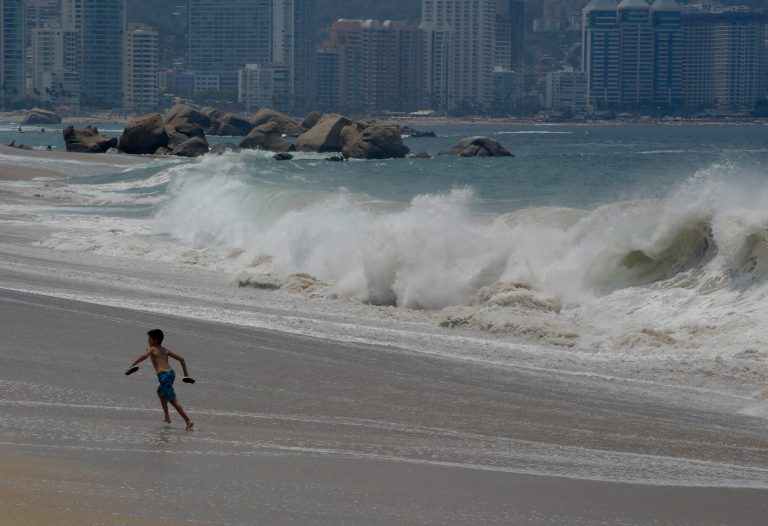 Acapulco: Playas en crisis por contaminación fecal, Verano 2025
