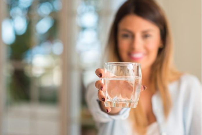 Agua y pérdida de peso- más allá del mito, hacia la salud óptima Agua y pérdida de peso: más allá del mito, hacia la salud óptima