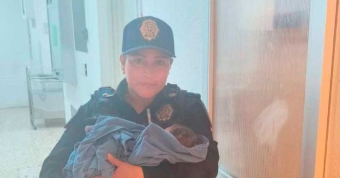 Parto inesperado en patrulla de la SSC en magdalena contreras Parto inesperado en patrulla de la SSC en magdalena contreras