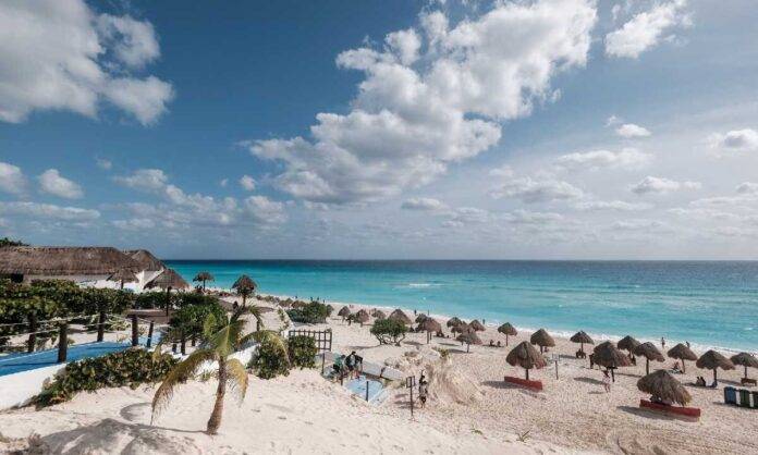 Cancún- Hoteleros reconocen cancelaciones por sargazo Cancún: Hoteleros reconocen cancelaciones por sargazo