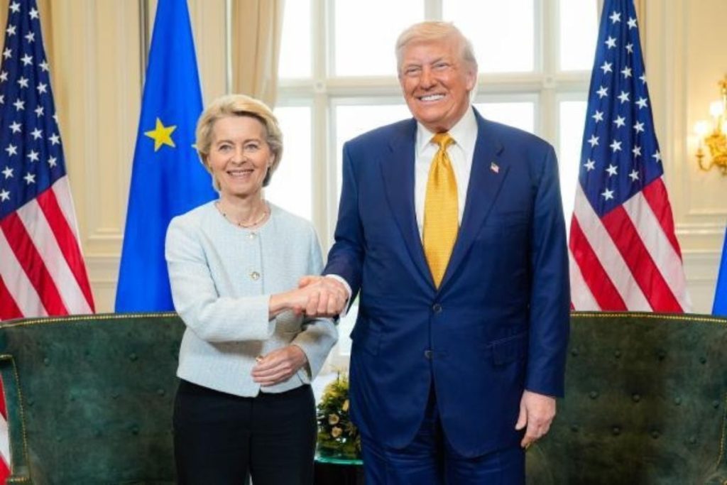 Francia tacha de 'sumisión' el acuerdo comercial entre la Unión Europea y EE. UU. 1 Francia tacha de 'sumisión' el acuerdo comercial entre la Unión Europea y EE. UU.