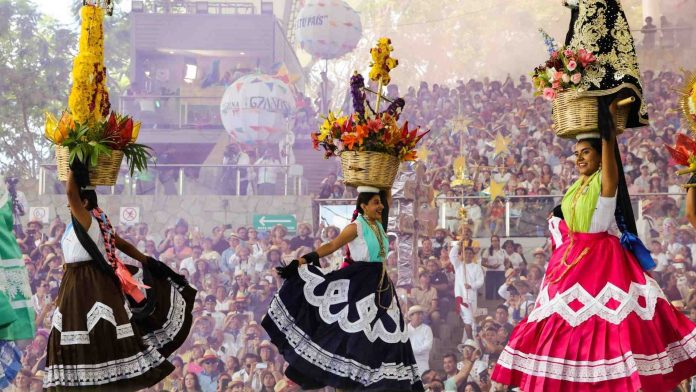 Guelaguetza- Doble cara entre tradición y espectáculo en Oaxaca