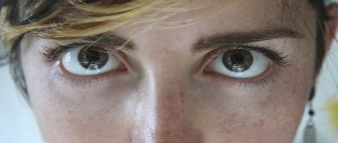 La mirada fija ininterrumpida- decodifica su significado real La mirada fija ininterrumpida: decodifica su significado real
