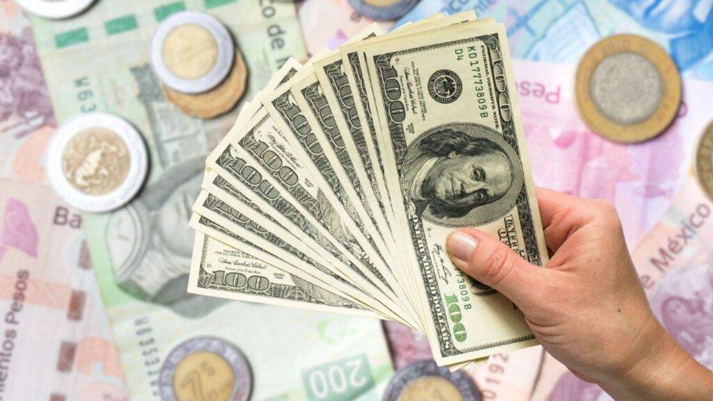 Peso mexicano rompe racha ganadora frente al dólar