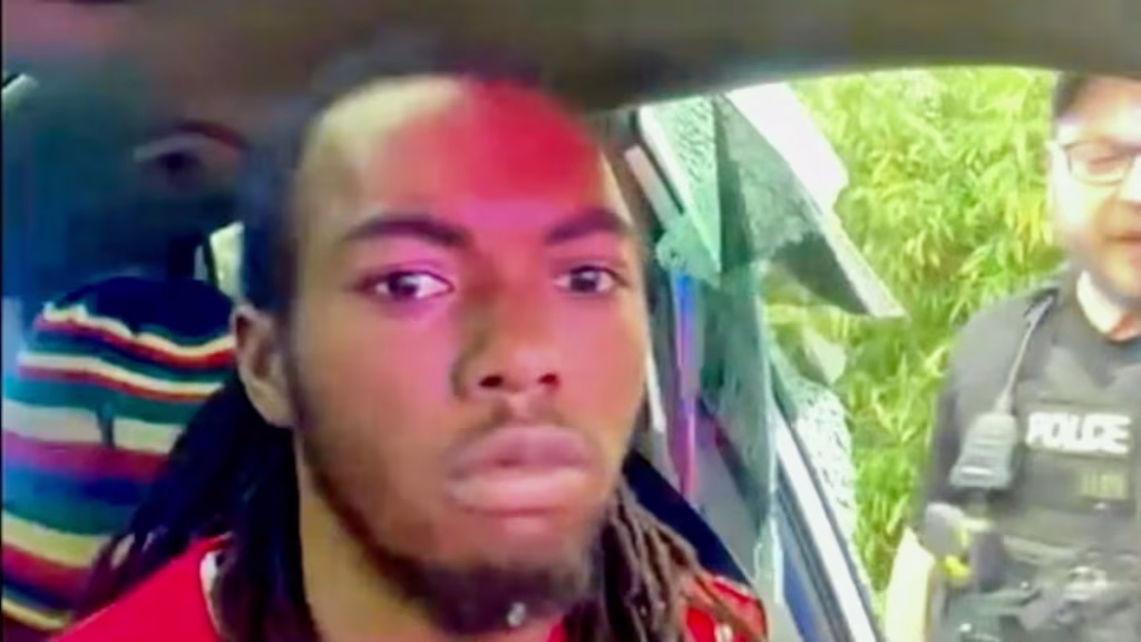 Video policial de Florida contradice denuncia de racismo de joven tras arresto