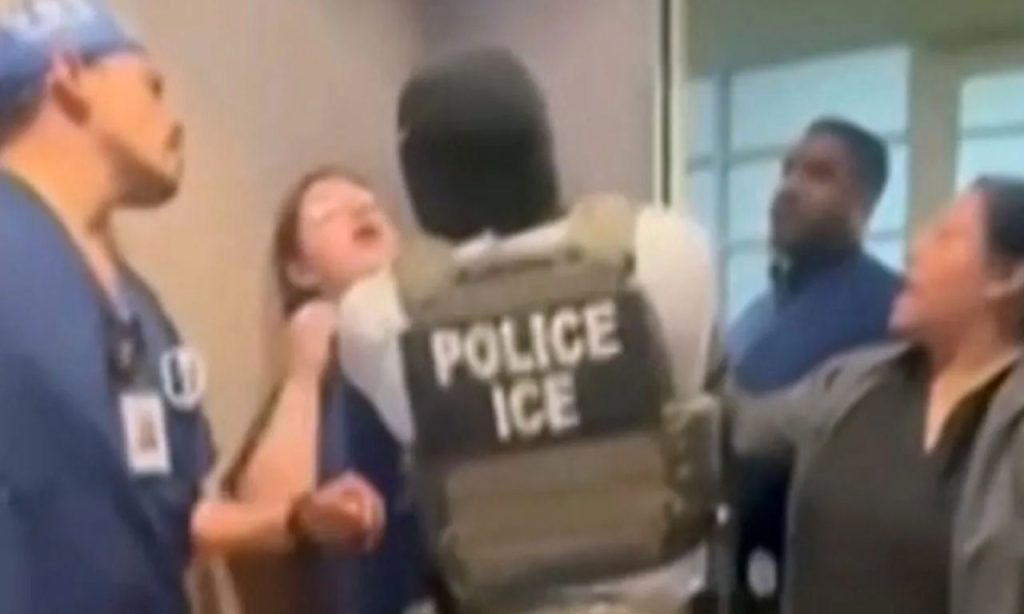 Redada ICE California: Agentes irrumpen en clínica, médicos se resisten