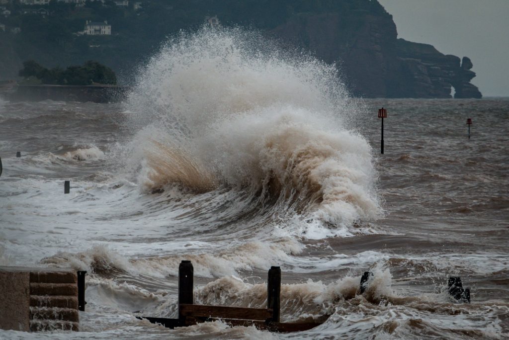 Alerta de tsunami: olas de más de 3 metros amenazan costas del Pacífico