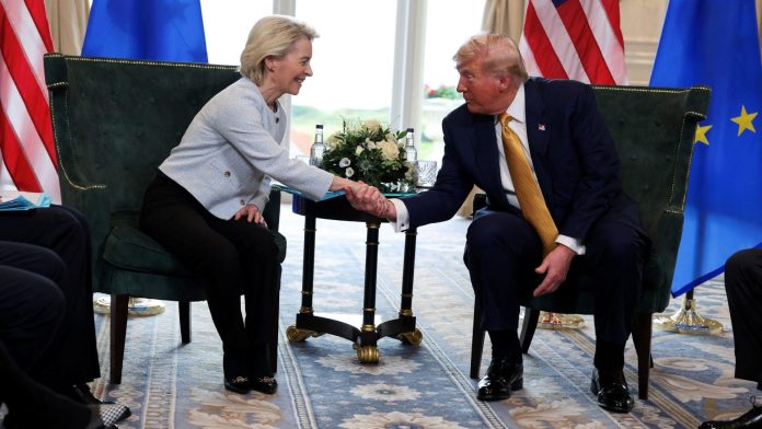 Trump anuncia un acuerdo comercial con la UE y una tarifa del 15 % Trump anuncia un acuerdo comercial con la UE y una tarifa del 15 %