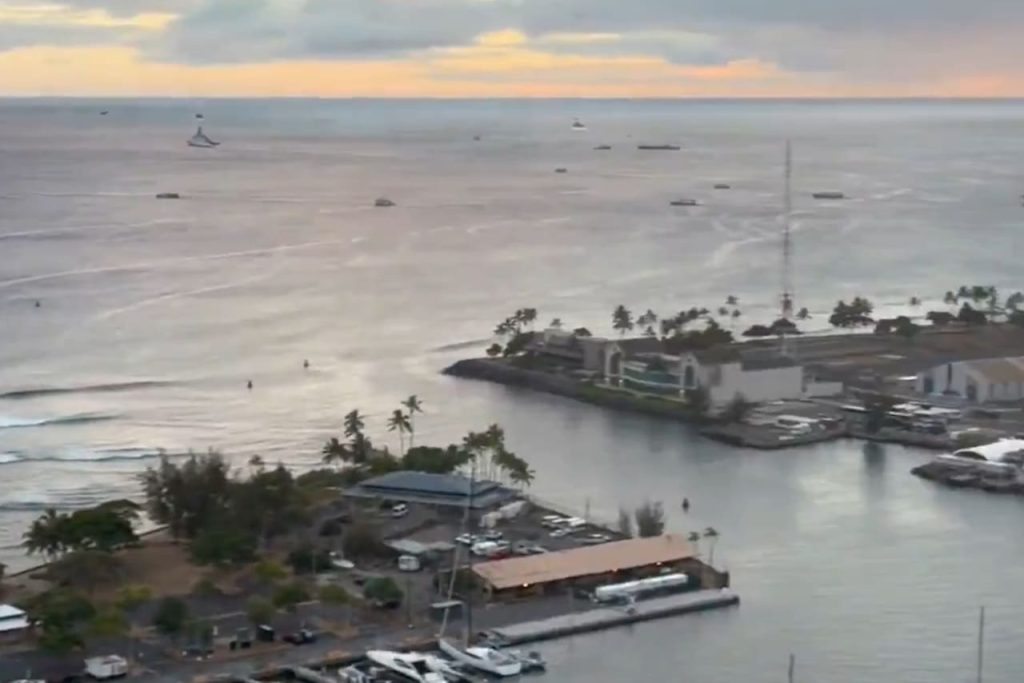 Tsunami impacta Hawái y activa alerta en la costa oeste de Estados Unidos