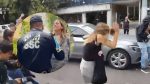 Lady Racista: comparece argentina que agredió a policía y es agredida al salir