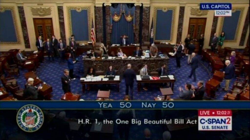 Cámara avala ley fiscal de Trump; remesas con 1% de impuesto