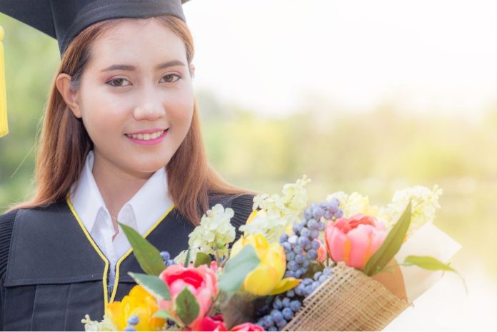Video viral TikTok: conmovedor regalo de graduación sin papá