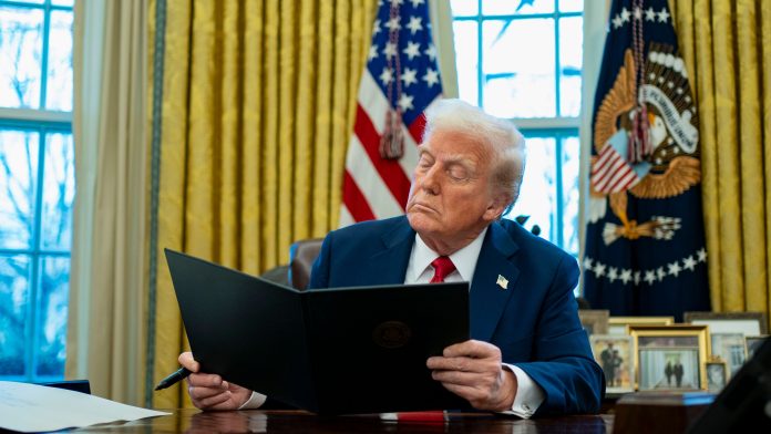 Trump anuncia aranceles del 100% a chips y semiconductores Trump anuncia aranceles del 100% a chips y semiconductores