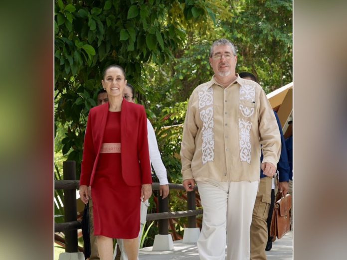 Claudia Sheinbaum llega a Guatemala y es recibida por Bernardo Arévalo Claudia Sheinbaum llega a Guatemala y es recibida por Bernardo Arévalo