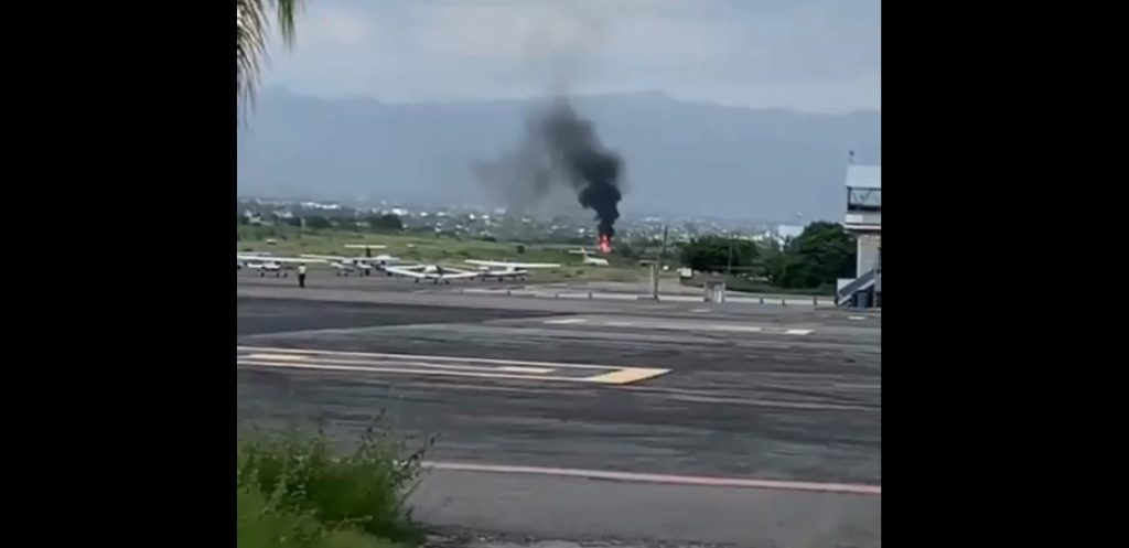 Avioneta Cessna se incendia en el Aeropuerto Internacional de Cuernavaca