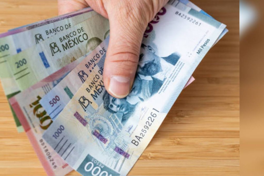 El peso mexicano se deprecia: Análisis y cotizaciones en bancos