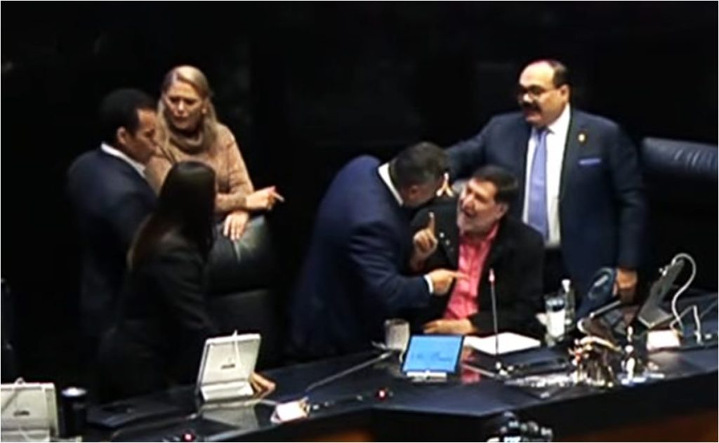 Captan a Alito Moreno agrediendo a Noroña y periodista en el Congreso