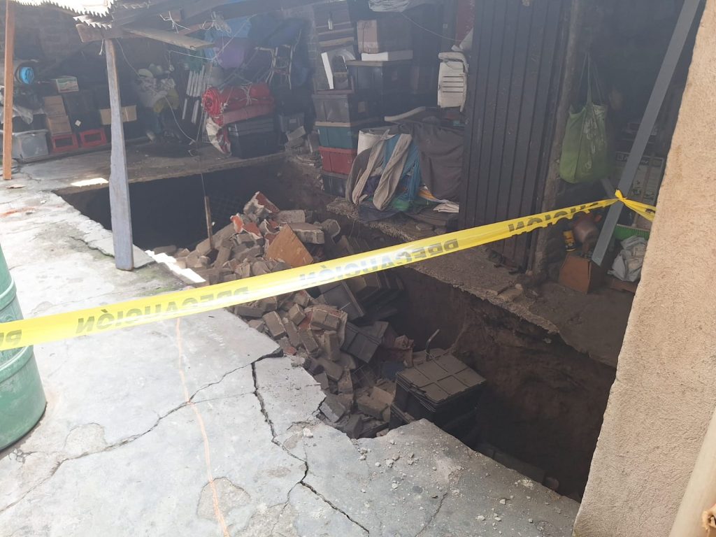 Colapsa antigua casona en la GAM; desalojan a sus habitantes en el último momento