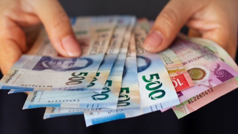 Familias más pobres de México elevan ingresos, desigualdad disminuye