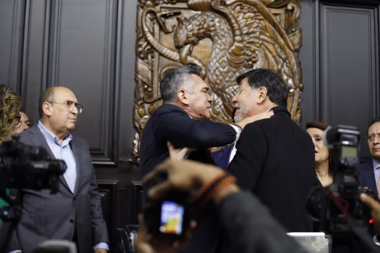 Golpes y denuncias: La escalada de violencia en el congreso mexicano