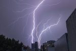 La intensa tormenta eléctrica azota la Ciudad de México y deja impresionantes imágenes