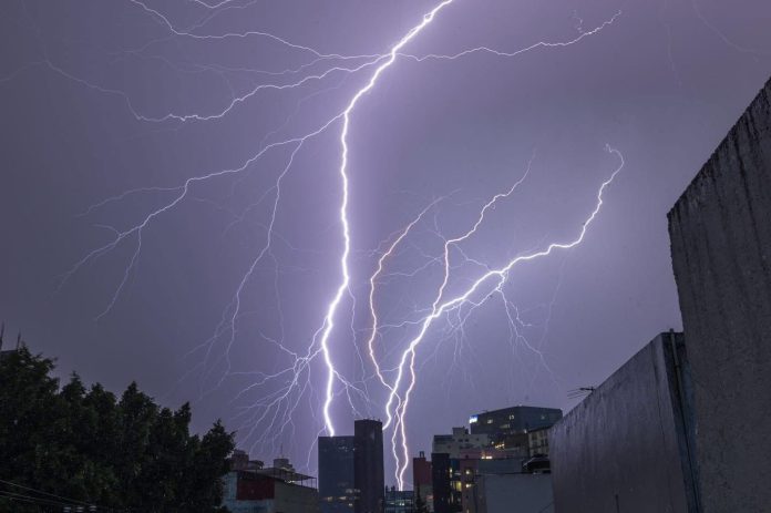 GyI88eDWQAAY18P La intensa tormenta eléctrica azota la Ciudad de México y deja impresionantes imágenes