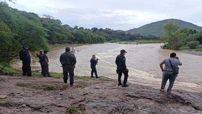 Hallan sin vida a hombre arrastrado por la corriente en río de Oaxaca