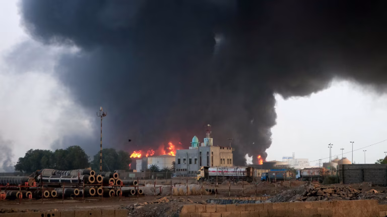 Impacto israelí en Saná: La escalada en Yemen tras recientes ataques