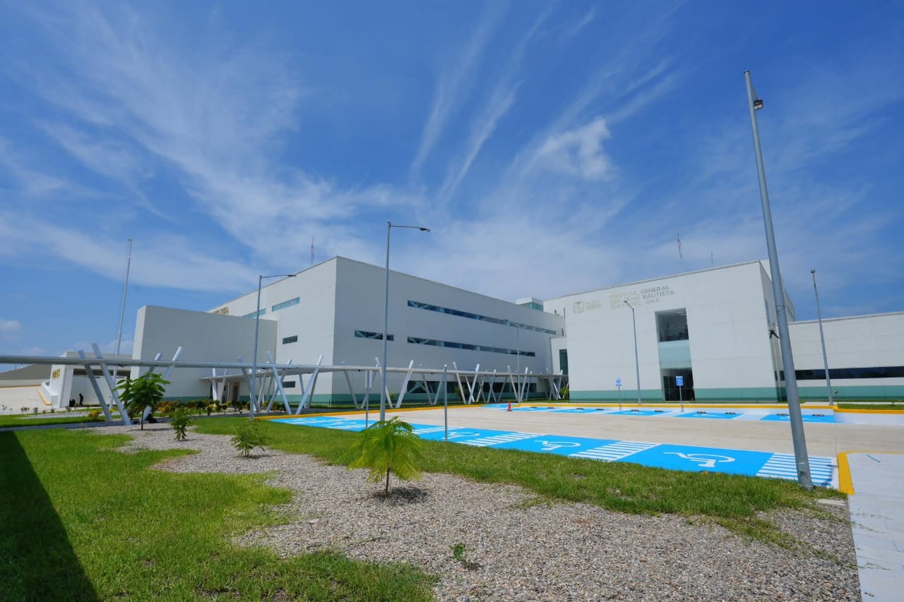 Inauguran hospital IMSS Bienestar en Tuxtepec con fondos de rifa del avión presidencial