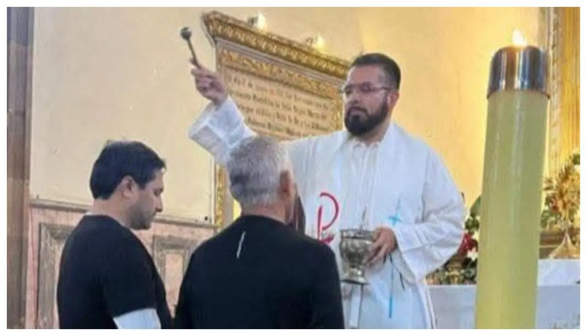 Julión Álvarez sorprende en Talpa de Allende al cumplir una manda y cantar en una iglesia