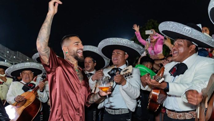 Maluma- De palomazo con mariachi a regaño viral en conciertos de CDMX Maluma: De palomazo con mariachi a regaño viral en conciertos de CDMX