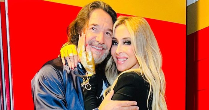 Marco Antonio Solís y Cristy Solís en su faceta de fans junto a Backstreet Boys