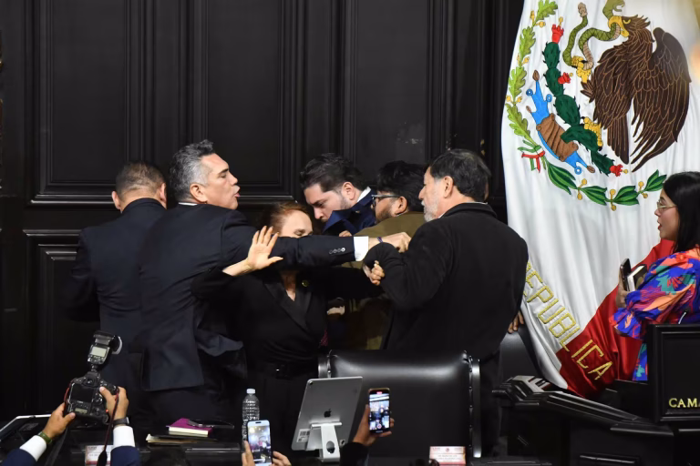 Moreno y Fernández Noroña: El congreso es testigo de una violenta confrontación