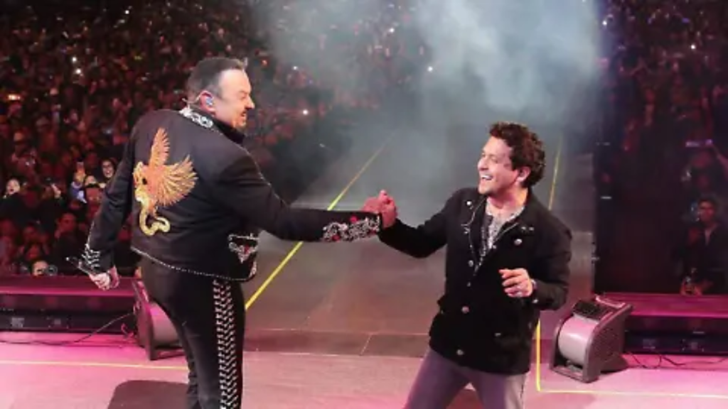 Nodal y Pepe Aguilar sellan unión en escenario: "Música y familia"