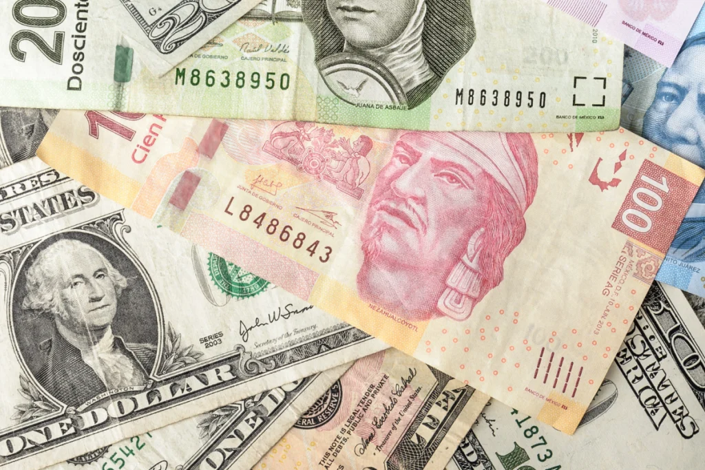 Peso mexicano mantiene su fortaleza ante el dólar por expectativa de la Fed