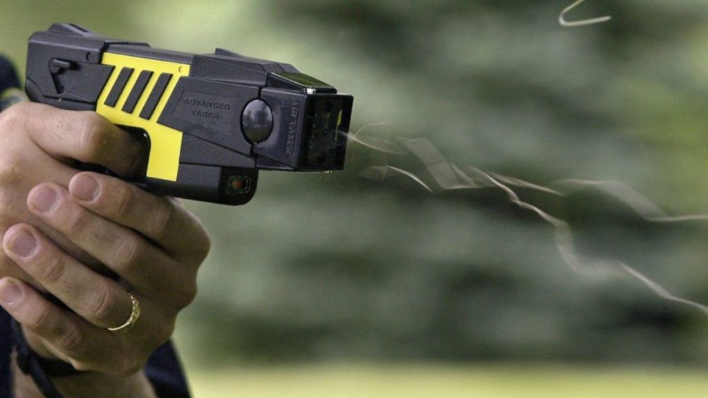 Revelan video de muerte tras descarga de taser por agentes en Estados Unidos