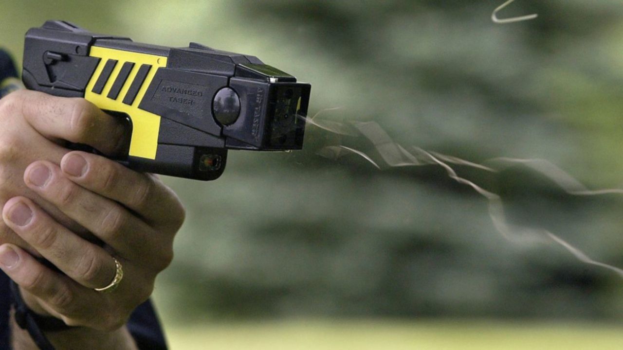Revelan video de muerte tras descarga de taser por agentes en Estados Unidos
