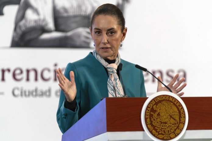 Sheinbaum anuncia reforma contra 'factureros' para impulsar la recaudación Sheinbaum anuncia reforma contra 'factureros' para impulsar la recaudación