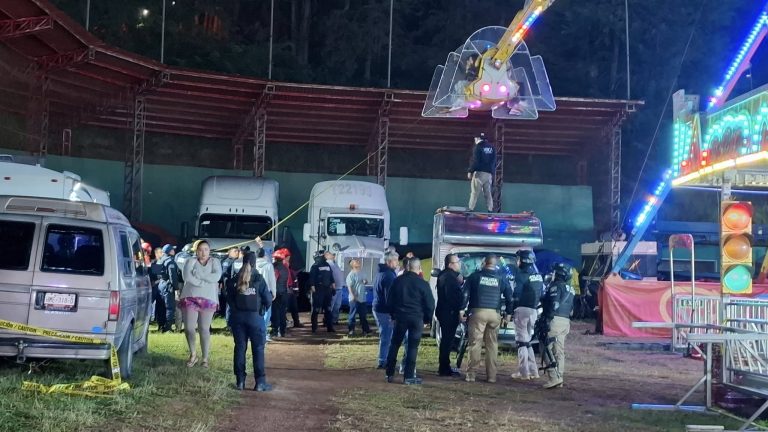 Terror en Zacatlán: Ocho personas atrapadas por falla mecánica en feria