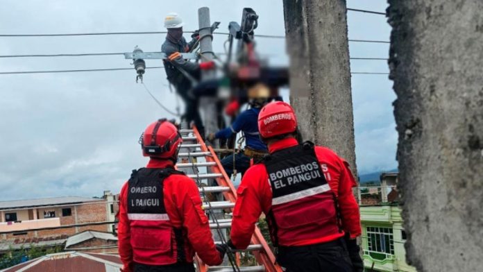 Tragedia en Ecuador: dos trabajadores mueren electrocutados en El Pangui