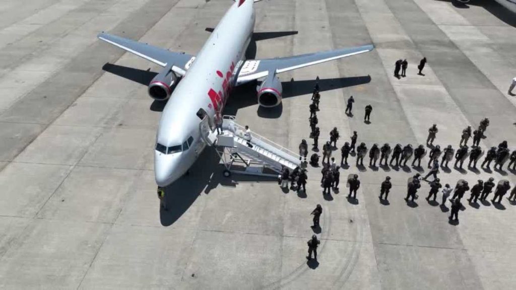 Traslado de reclusos mexicanos desde EE.UU. genera ahorro millonario