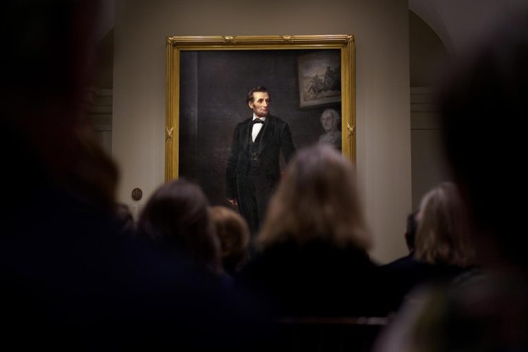Trump arremete contra el Smithsonian por "narrativa negativa" de la historia