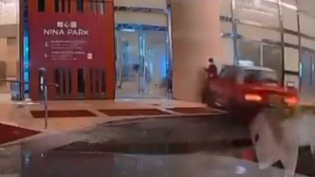 Turista filipino muere arrollado por taxi de 80 años en Hong Kong