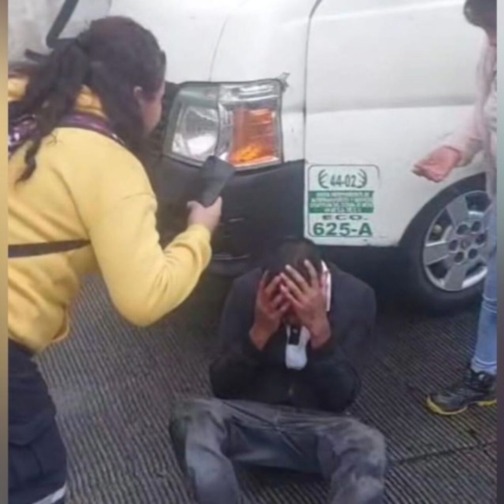Presunto ladrón llora y niega asalto tras ser golpeado en combi de Coacalco