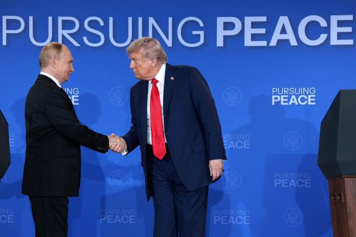 Trump y Putin abordan concesiones territoriales en cumbre de Alaska Trump y Putin abordan concesiones territoriales en cumbre de Alaska
